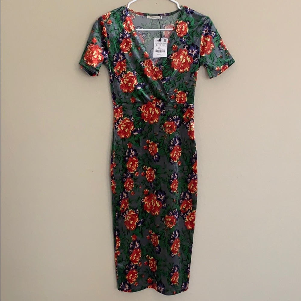 ZARA TRAFALUC Women’s Velvet BodyCon Mini Floral Dress Size Small NWT